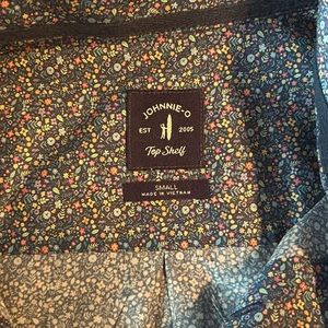 Men’s size S Johnnie-O short sleeve button down.